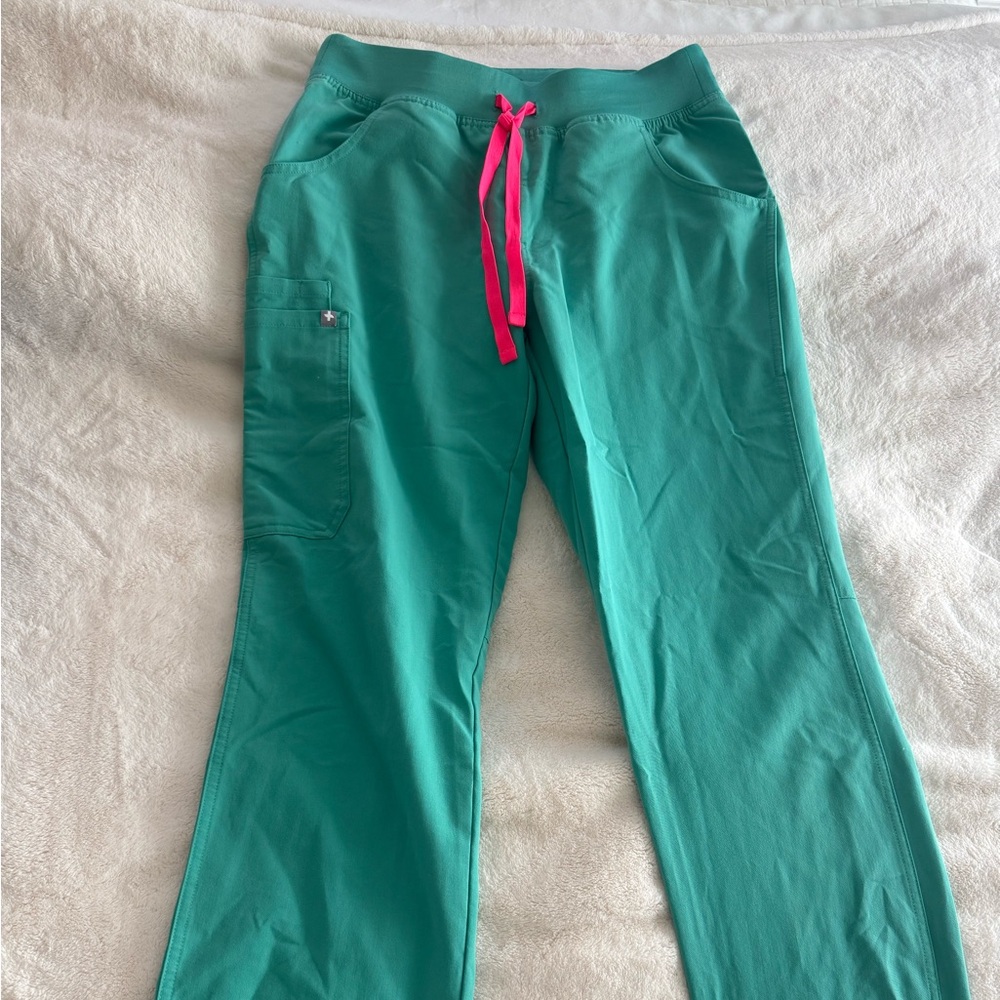 Figs Kade Bottoms in Surgical Green